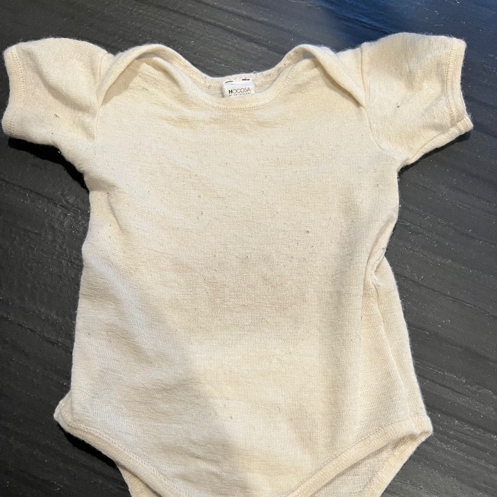 Hocosa wool/silk short sleeve onesie